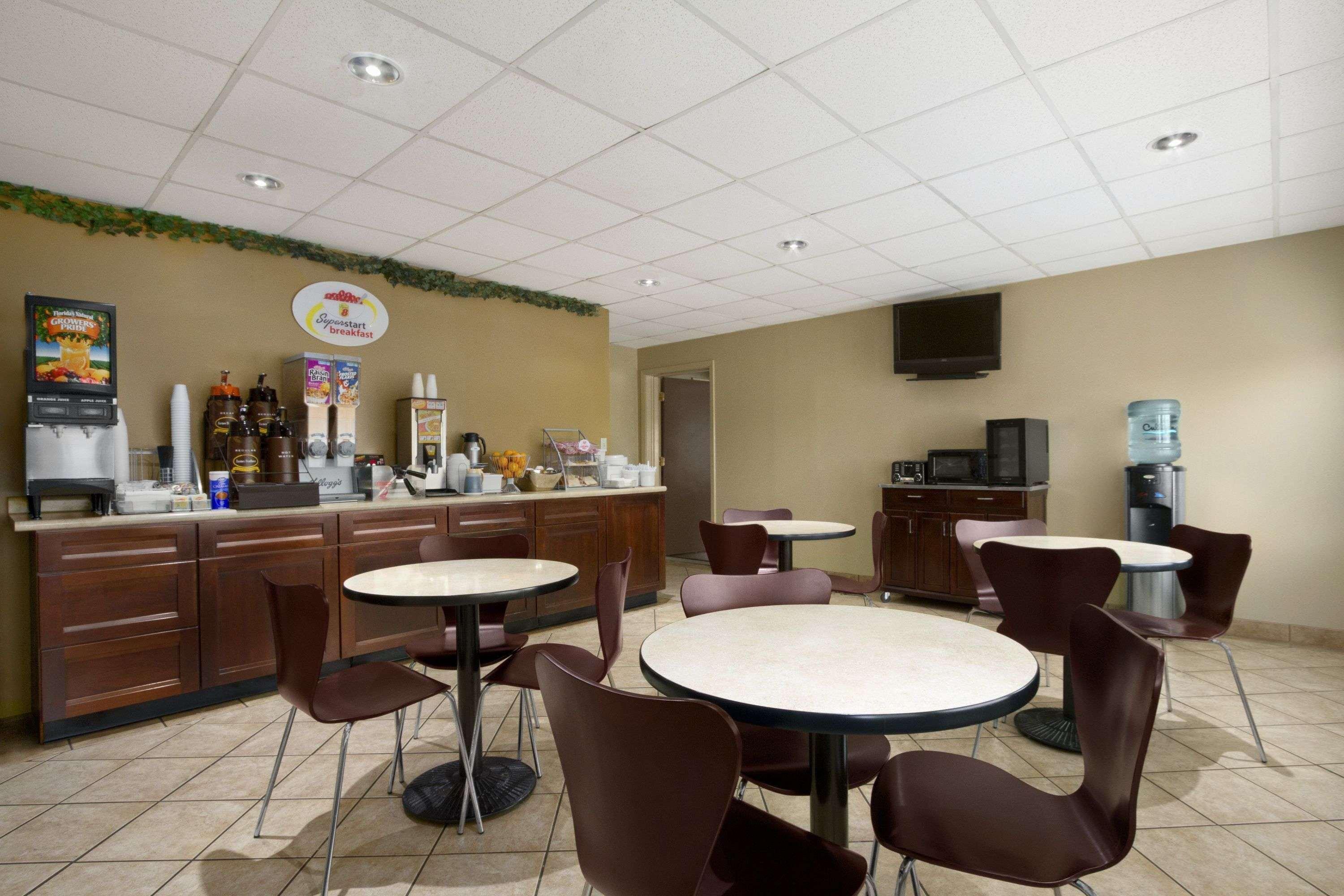 Super 8 By Wyndham-Tupelo Airport Motel Buitenkant foto