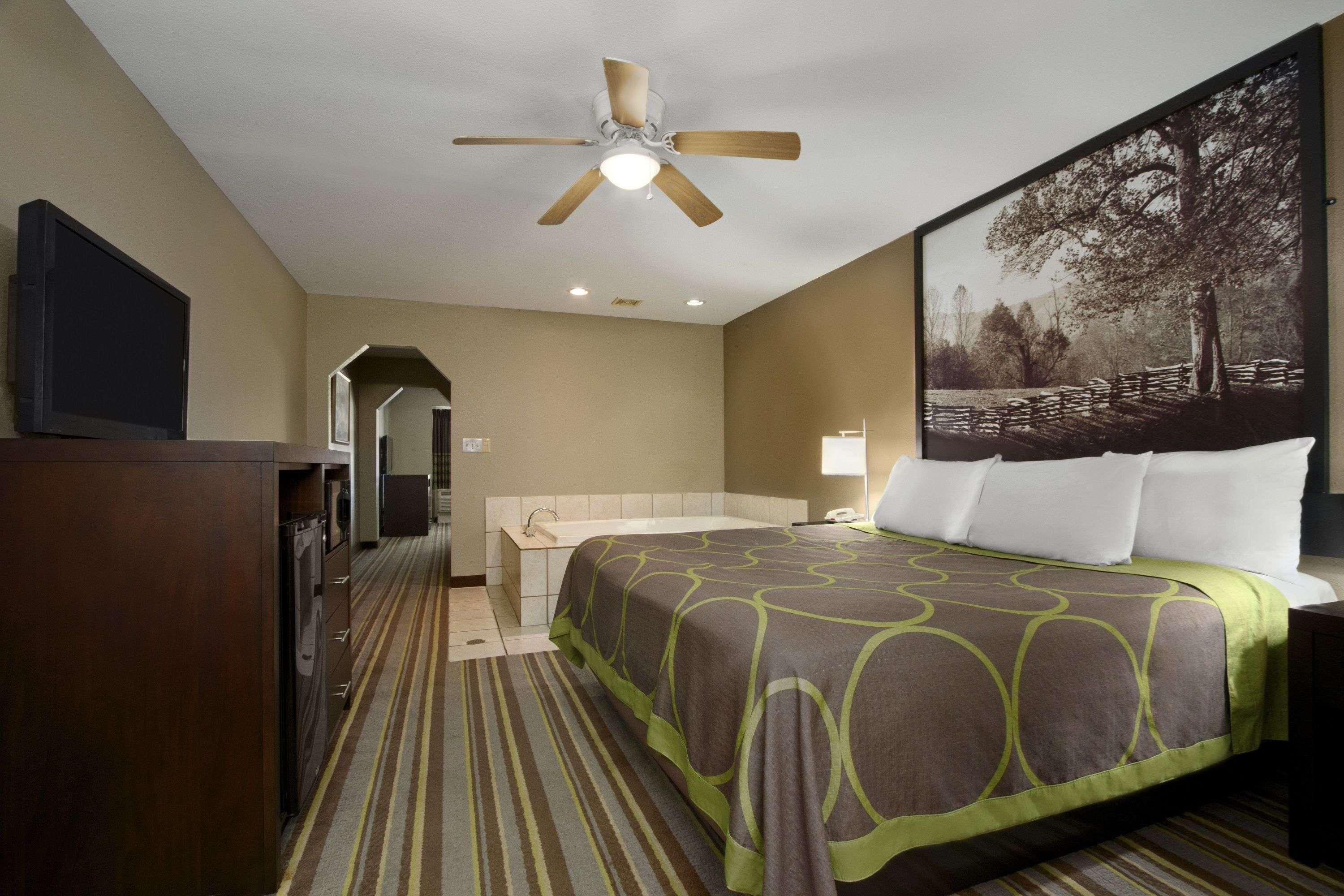 Super 8 By Wyndham-Tupelo Airport Motel Buitenkant foto