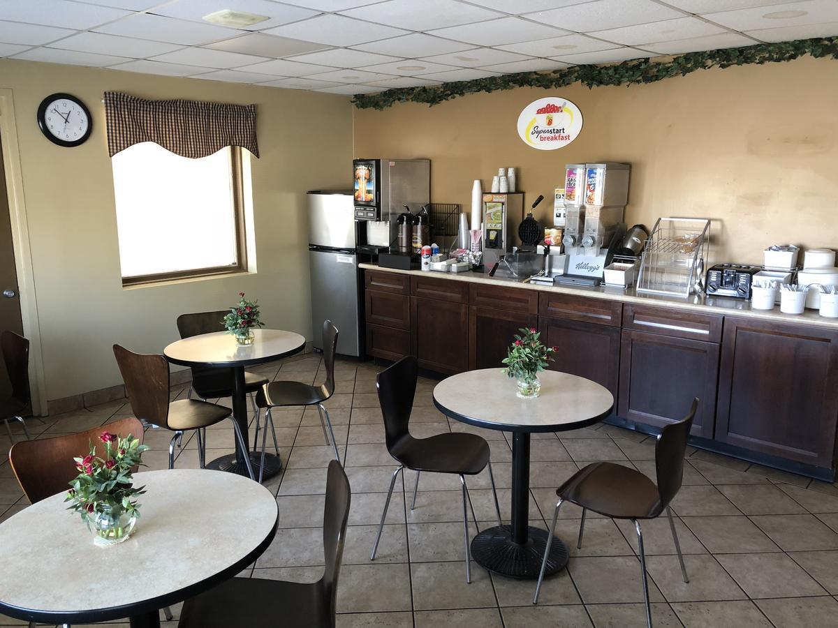 Super 8 By Wyndham-Tupelo Airport Motel Buitenkant foto