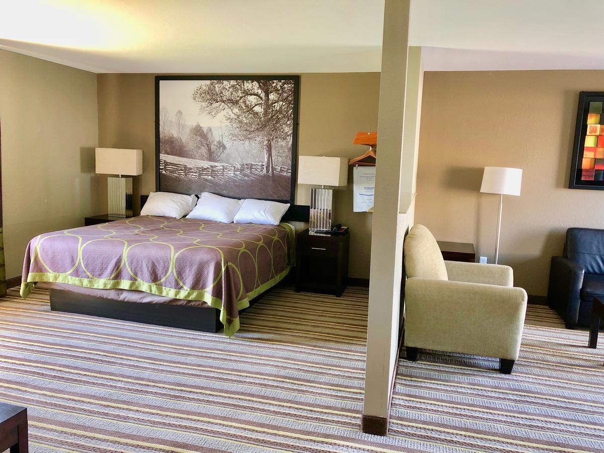 Super 8 By Wyndham-Tupelo Airport Motel Buitenkant foto