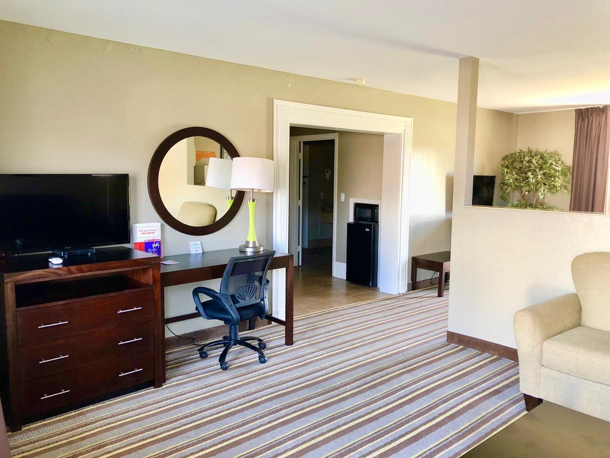 Super 8 By Wyndham-Tupelo Airport Motel Buitenkant foto